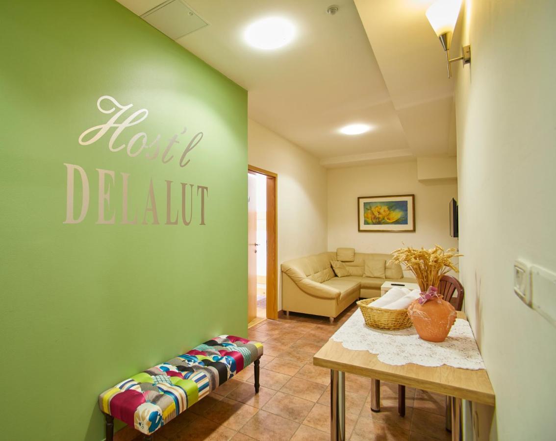 Hostel Delalut Ravne na Koroskem Екстер'єр фото