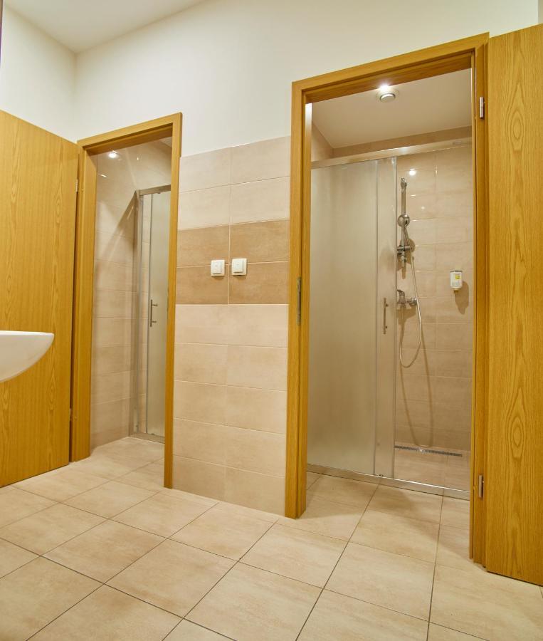 Hostel Delalut Ravne na Koroskem Екстер'єр фото