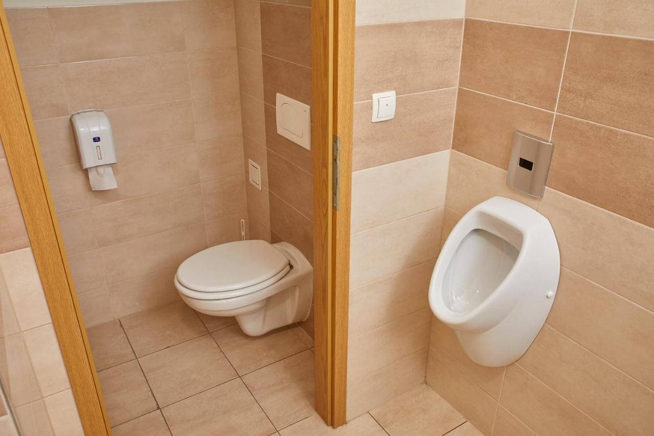 Hostel Delalut Ravne na Koroskem Екстер'єр фото
