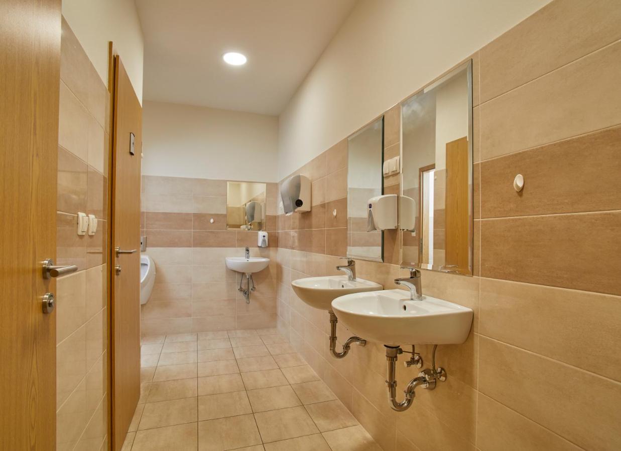 Hostel Delalut Ravne na Koroskem Екстер'єр фото