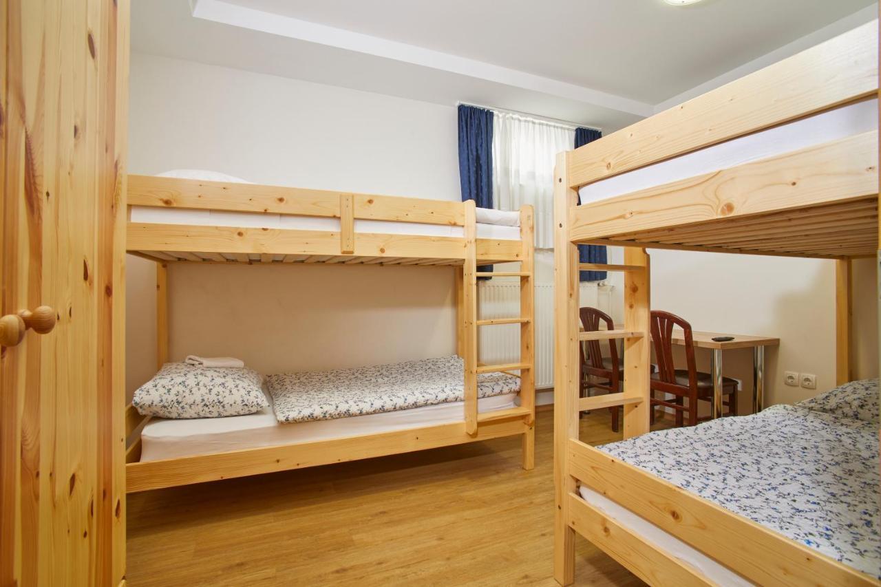 Hostel Delalut Ravne na Koroskem Екстер'єр фото